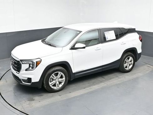 Used 2022 GMC Terrain SLE w/ LPO, Floor Liner Package image 31