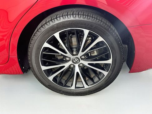 Used 2020 Toyota Camry SE w/ Cold Weather Package image 11