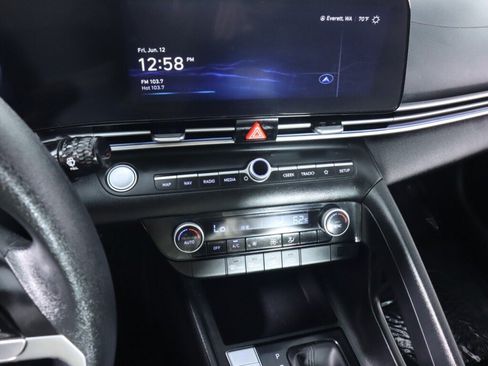 Used 2024 Hyundai Elantra SEL FWD image 15