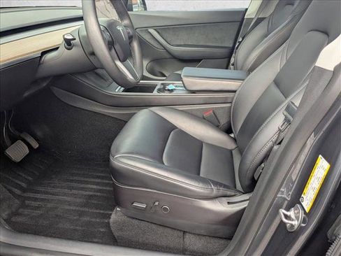 Used 2022 Tesla Model Y Long Range image 13