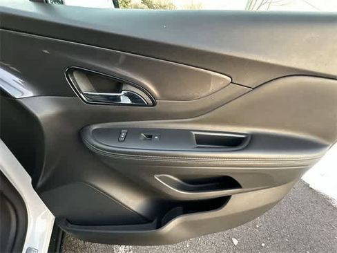 Used 2022 Buick Encore Preferred w/ Safety Package image 22