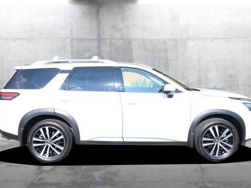 Used 2025 Nissan Pathfinder Platinum w/ Cargo Package FWD image 5
