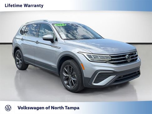 Used 2023 Volkswagen Tiguan SE w/ Panoramic Sunroof Package FWD image 1