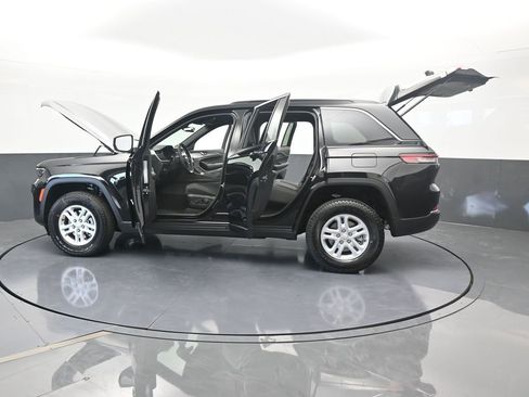 Used 2025 Jeep Grand Cherokee Laredo image 67