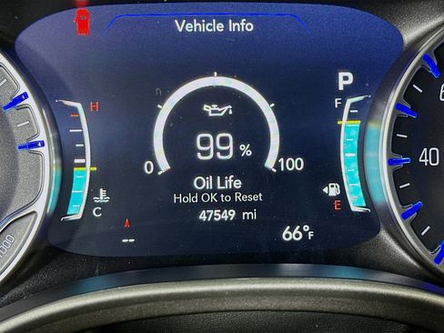 Used 2024 Chrysler Pacifica Touring-L image 19