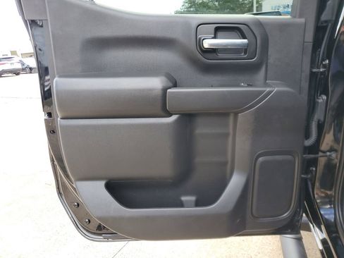 Used 2025 Chevrolet Silverado 1500 Custom image 14