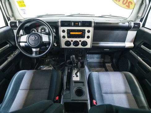 Used 2010 Toyota FJ Cruiser 4WD image 16