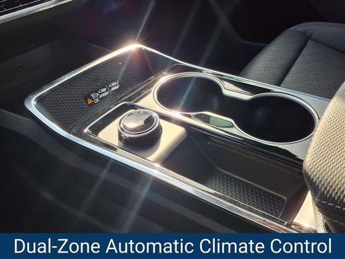 New 2026 Chevrolet Equinox LT w/ Convenience Package II image 8