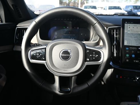 Used 2025 Volvo XC90 B6 Plus image 19