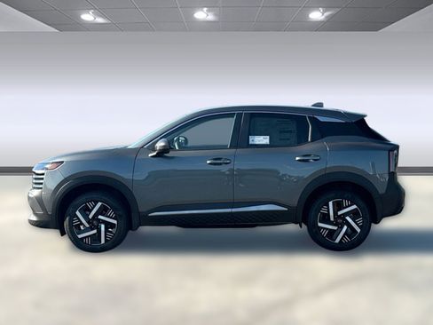Used 2025 Nissan Kicks SV image 2
