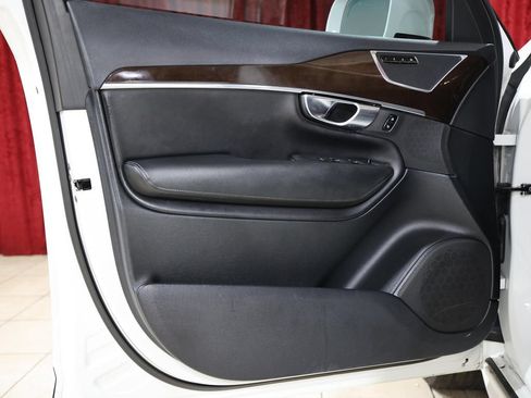 Used 2019 Volvo XC90 T5 Momentum FWD image 11