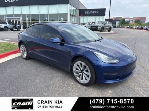 Used 2023 Tesla Model 3 Standard Range RWD image 1