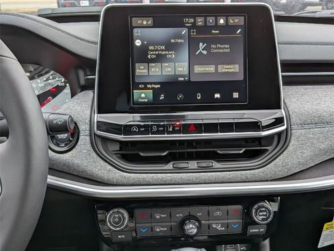 New 2026 Jeep Compass Latitude AWD/4WD image 18