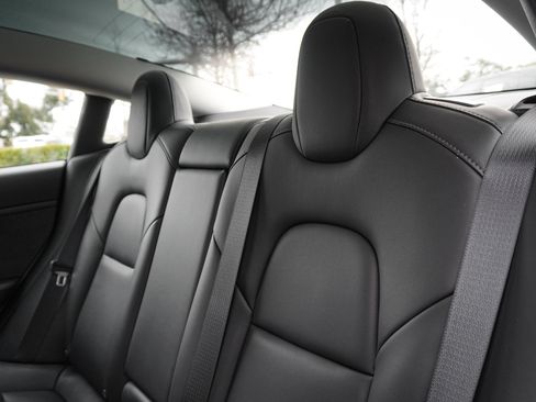 Used 2021 Tesla Model 3 Standard Range Plus image 28