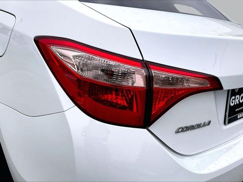 Used 2018 Toyota Corolla LE FWD image 27