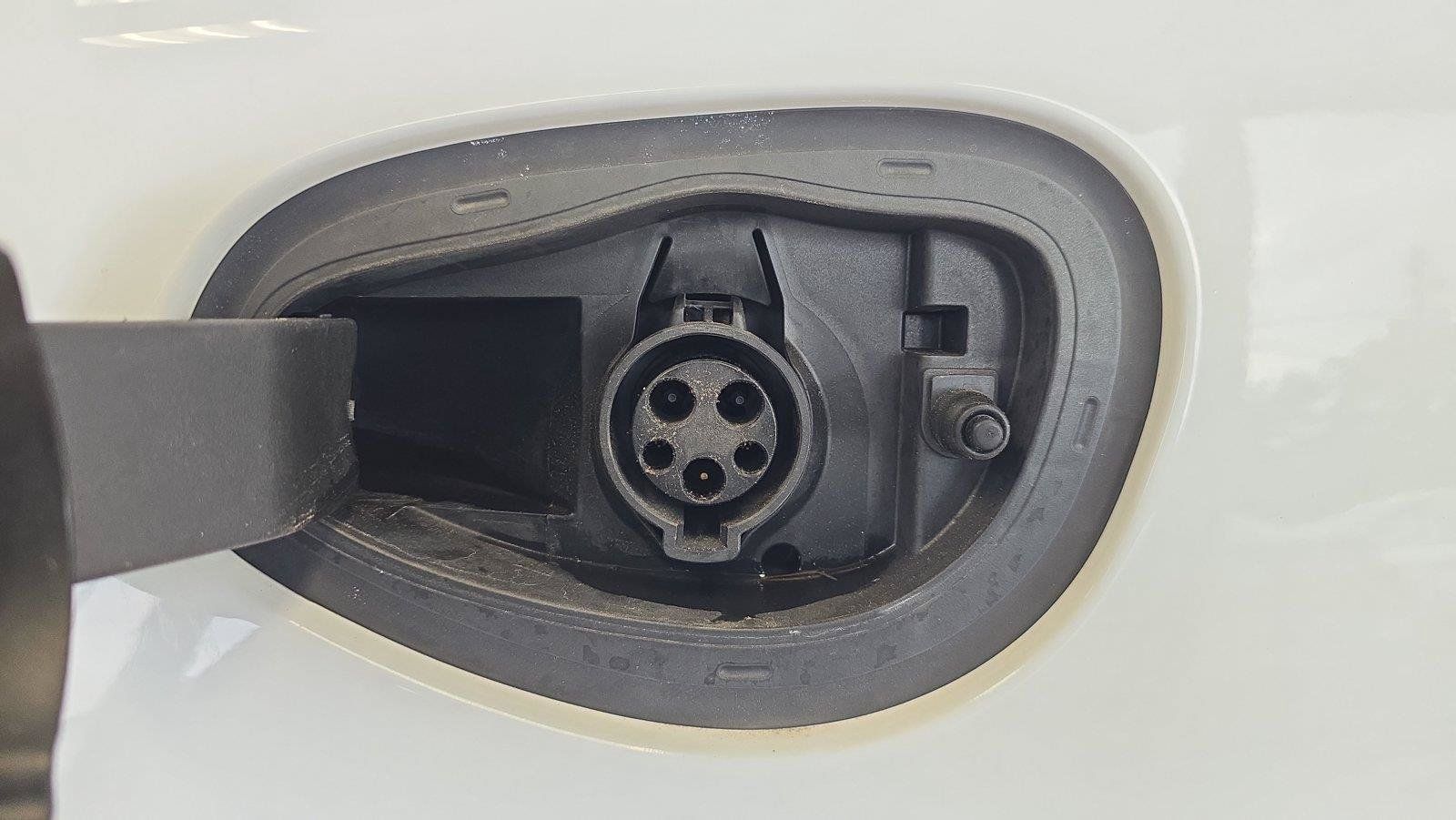 Used 2023 Chrysler Pacifica Touring-L FWD image 32