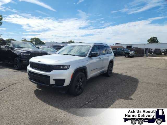 Used 2024 Jeep Grand Cherokee L Altitude AWD/4WD image 1