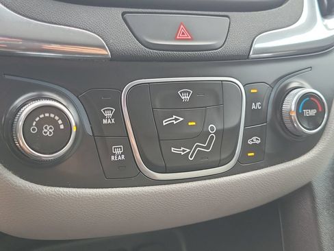 Used 2020 Chevrolet Equinox LS w/ LS Convenience Package FWD image 26