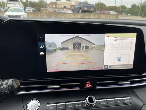 Used 2025 Hyundai Elantra Limited FWD image 21