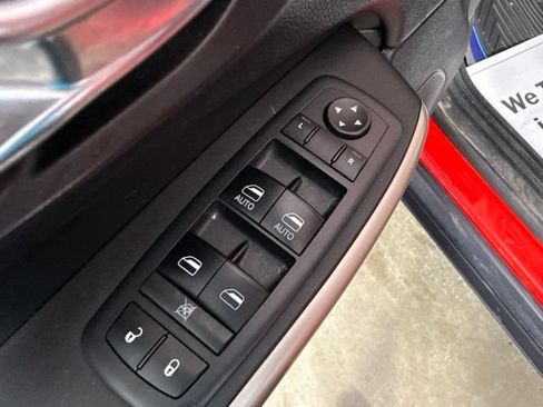 Used 2018 Jeep Cherokee Limited w/ High Altitude Package AWD/4WD image 12