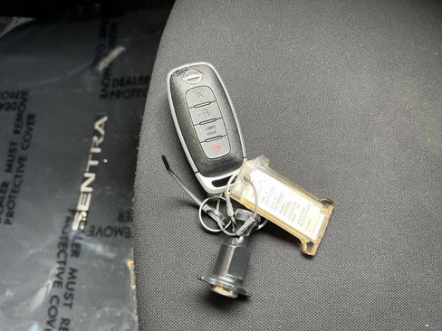 Used 2025 Nissan Sentra SV FWD image 20