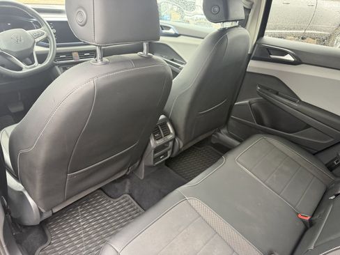 Used 2022 Volkswagen Taos SE image 15