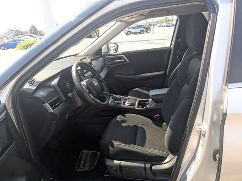 Used 2024 Mitsubishi Outlander ES AWD/4WD image 15