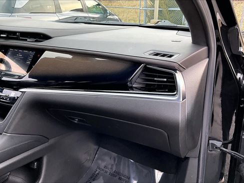 Used 2024 Cadillac XT6 Sport w/ Platinum Package image 18