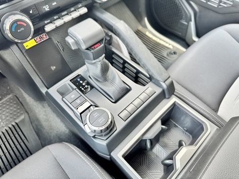 Used 2024 Toyota Tacoma TRD Sport image 16