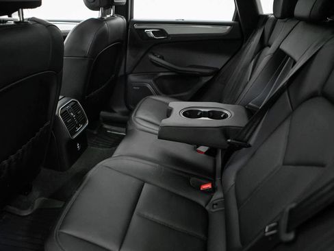 Certified 2026 Porsche Macan AWD/4WD image 36