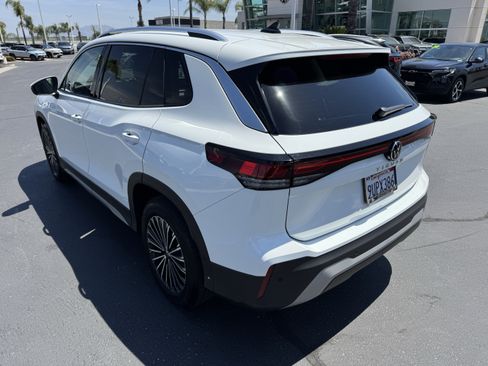 Certified 2025 Volkswagen Tiguan S FWD image 7