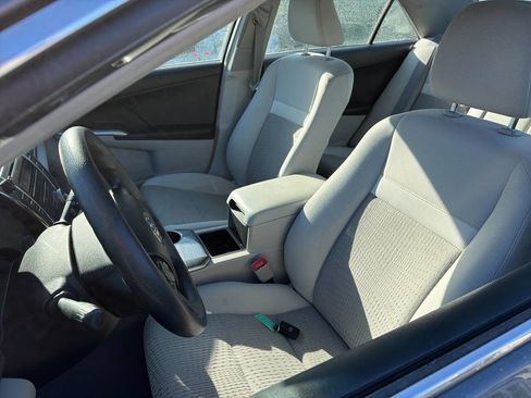 Used 2012 Toyota Camry LE image 9