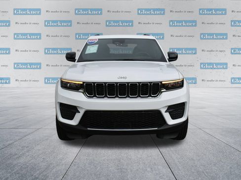 Used 2025 Jeep Grand Cherokee Laredo w/ Luxury Tech Group I AWD/4WD image 2