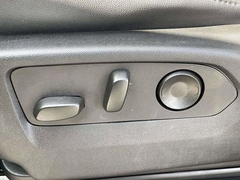 Used 2024 Chevrolet Tahoe Z71 w/ Luxury Package image 17