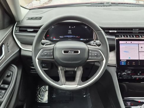 Used 2023 Jeep Grand Cherokee L Limited AWD/4WD image 23