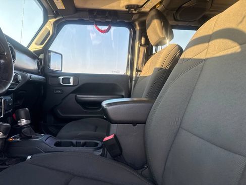 Used 2019 Jeep Wrangler Unlimited Sport S AWD/4WD image 35