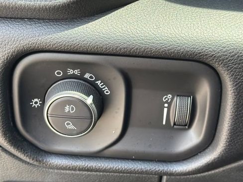 Used 2023 RAM 1500 Big Horn AWD/4WD image 28