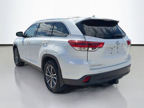 Used 2019 Toyota Highlander XLE image 6