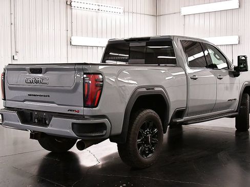 Used 2025 GMC Sierra 2500 AT4 AWD/4WD image 7