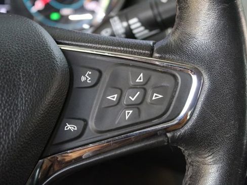 Used 2019 Chevrolet Cruze Premier FWD image 17
