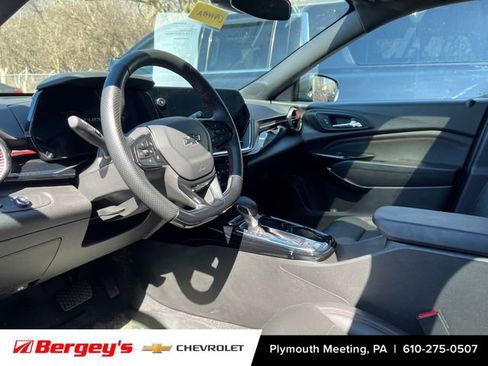 Used 2025 Chevrolet Trax RS w/ Sunroof Package image 9