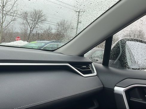 Used 2022 Toyota RAV4 XLE w/ Convenience Package image 18