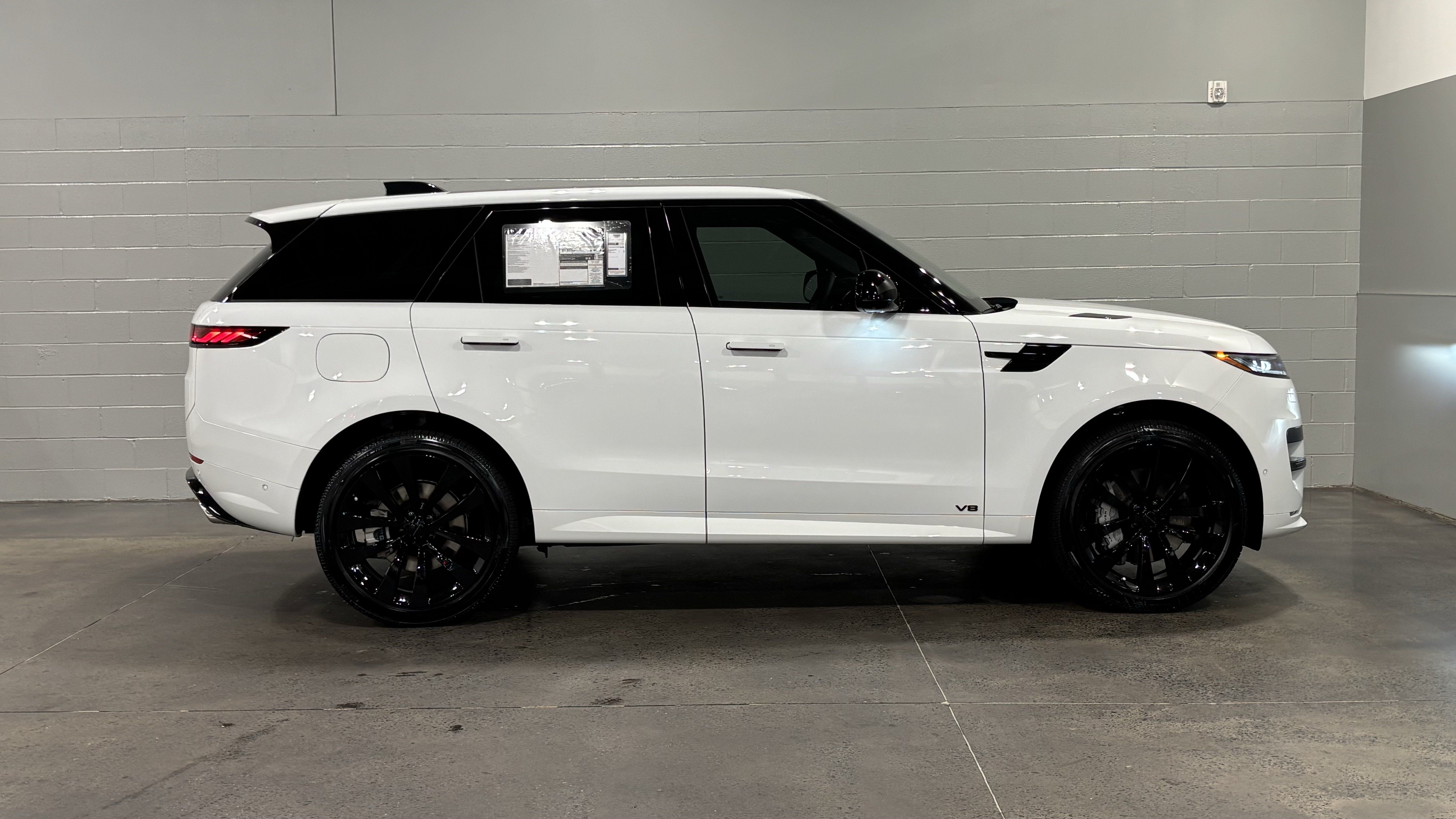 New 2026 Land Rover Range Rover Sport Dynamic SE AWD/4WD image 13