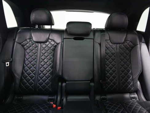 Used 2021 Audi SQ5 Prestige w/ Prestige Package image 9