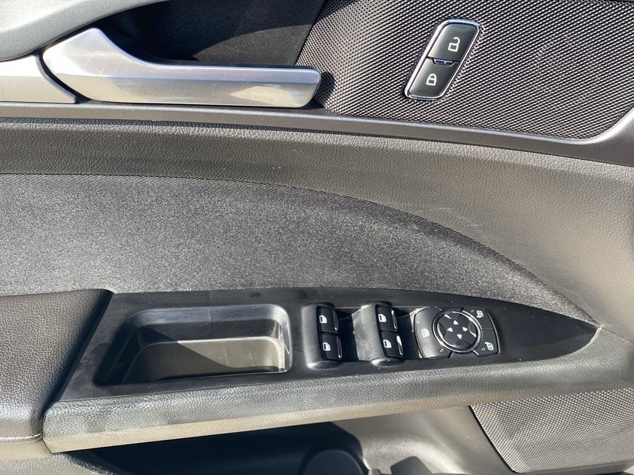 Used 2014 Ford Fusion SE FWD image 17