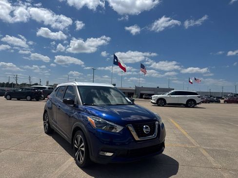 Certified 2019 Nissan Kicks SR w/ SR Premium Package FWD image 2