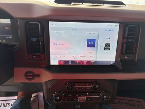 Used 2023 Ford Bronco Wildtrak image 11