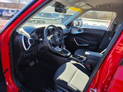 Certified 2025 Kia Soul LX w/ LX Technology Package FWD image 14