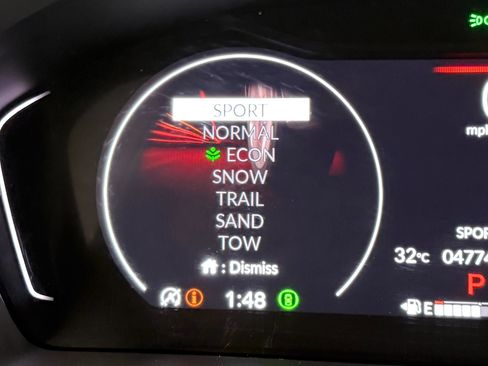 Used 2024 Honda Pilot TrailSport image 23