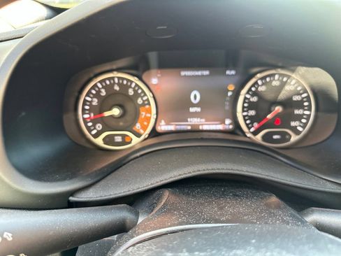 Used 2023 Jeep Renegade Altitude AWD/4WD image 10